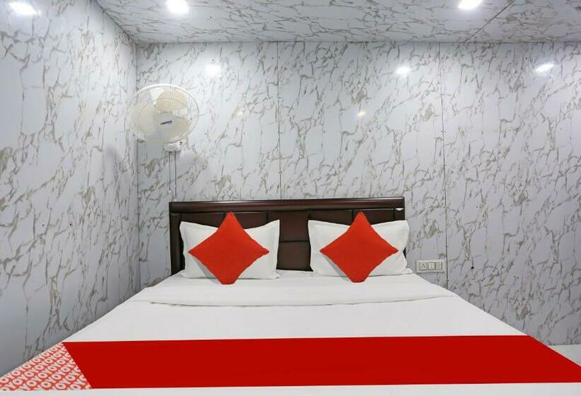 トリプルクラシックルーム, Oyo Flagship Hotel Happy Hours