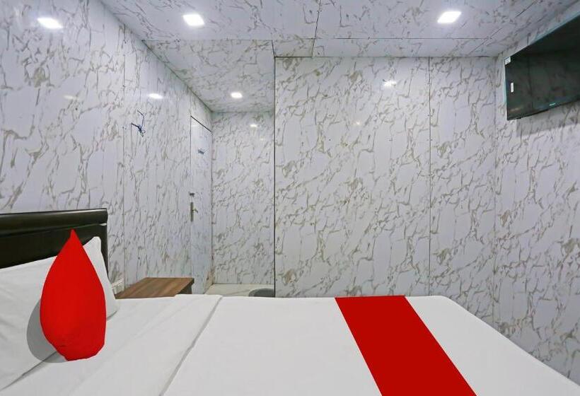 トリプルクラシックルーム, Oyo Flagship Hotel Happy Hours