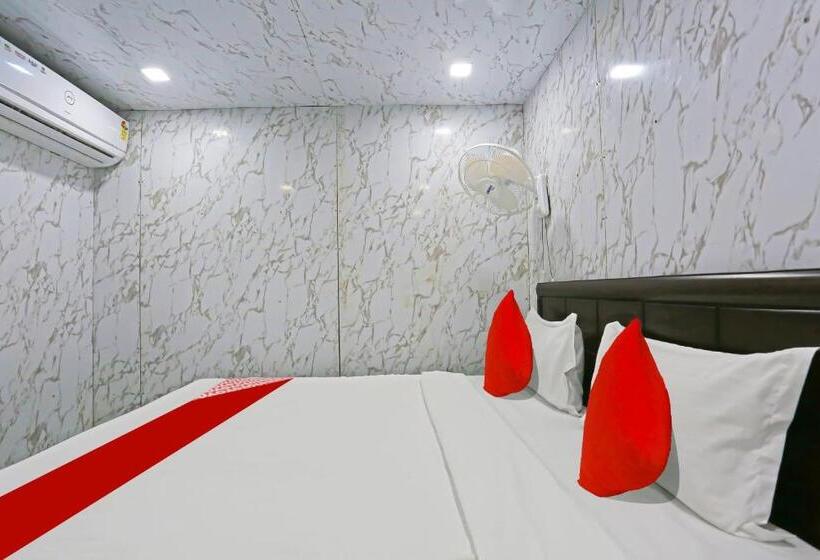 トリプルクラシックルーム, Oyo Flagship Hotel Happy Hours