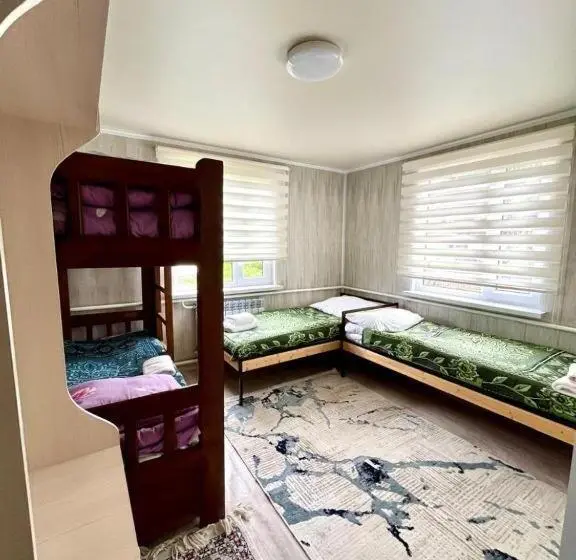 تختخواب در اتاق مشترک, Archa Guest House
