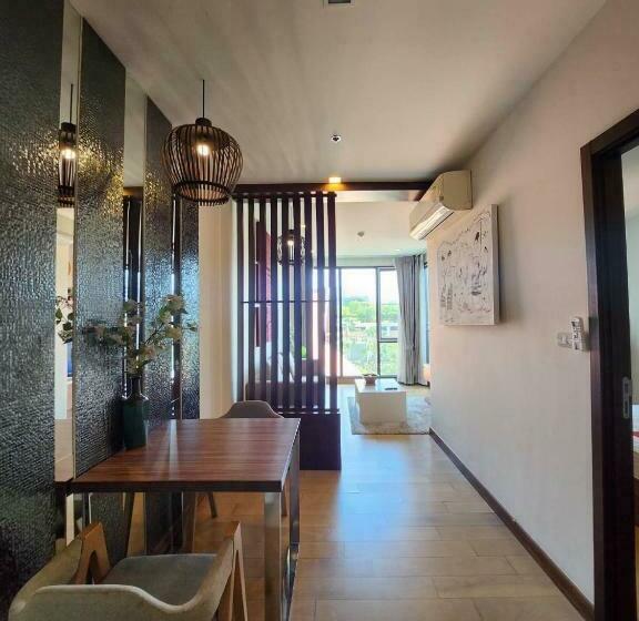 דירת חדר סופריור, The Astra Condo Large Room 50 Sqm ,sauna And Rooftop Pool