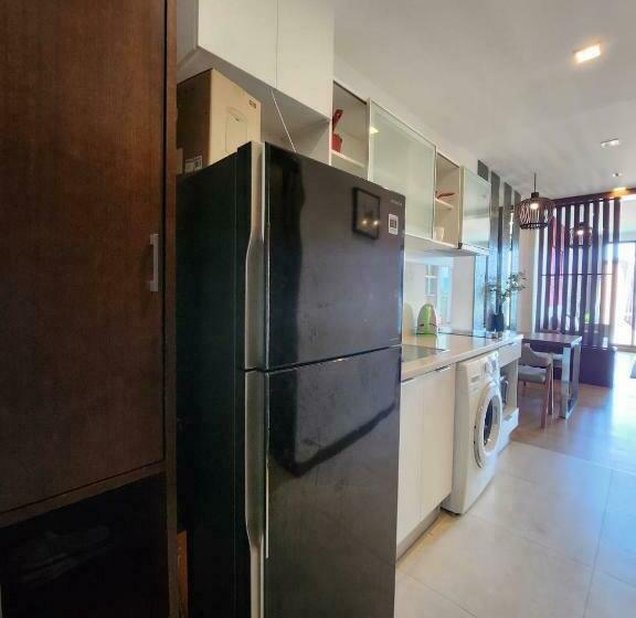 דירת חדר סופריור, The Astra Condo Large Room 50 Sqm ,sauna And Rooftop Pool