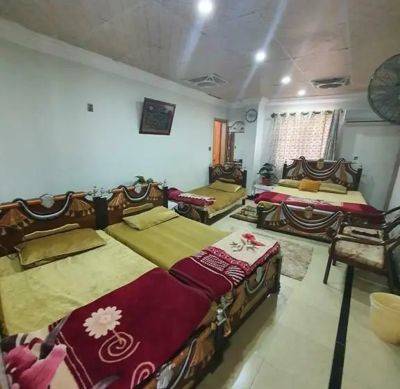 اتاق لوکس سه تخته, Ak Hotel Abbottabad