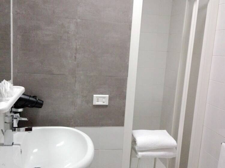 חדר סטנדרט יחיד, Bert Hotel