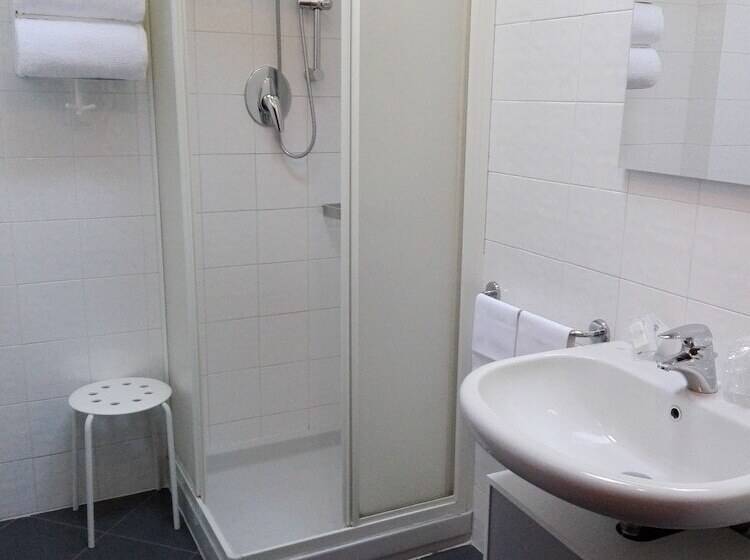 חדר סטנדרט יחיד, Bert Hotel