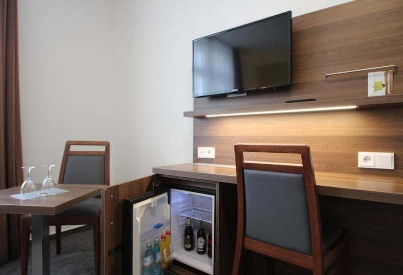 اتاق استاندارد چهار تخته, Goethe Conference Hotel By Trip Inn