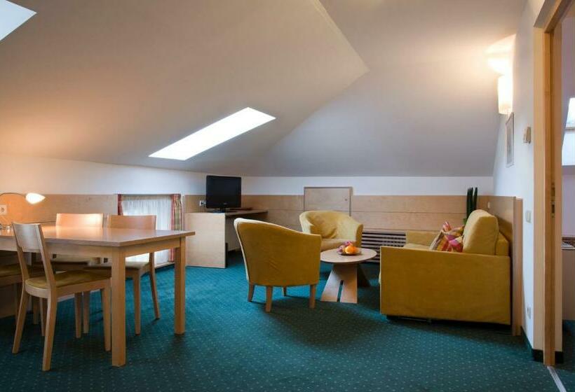 سوییت جونیور, Figl S