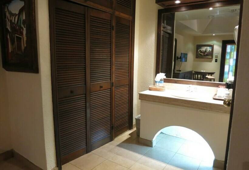 غرفة قياسية, Hacienda