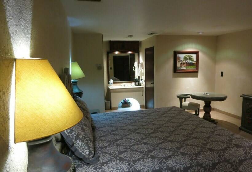 جناح جونيور, Hacienda