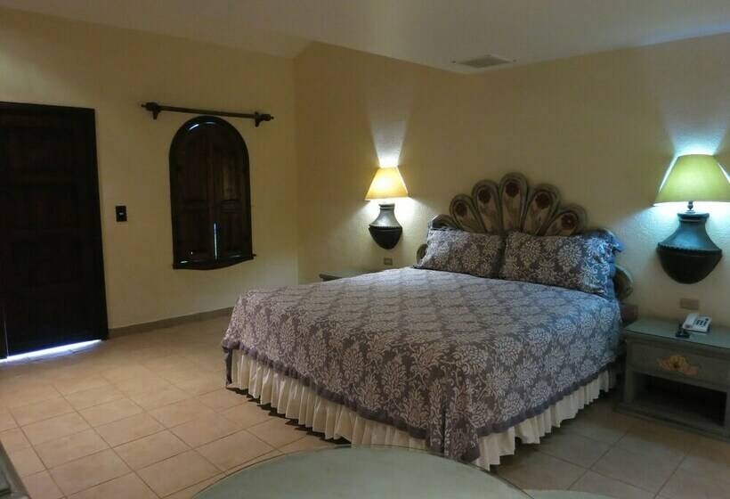 جناح جونيور, Hacienda