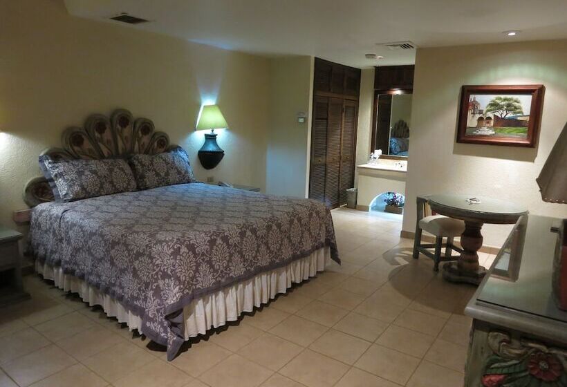 جناح جونيور, Hacienda