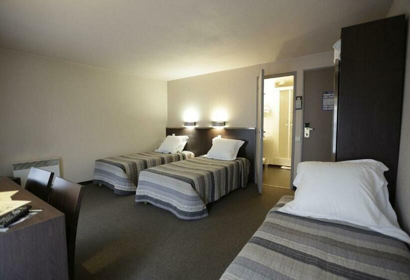 غرفة قياسية ثلاثية, Au Petit Caporal