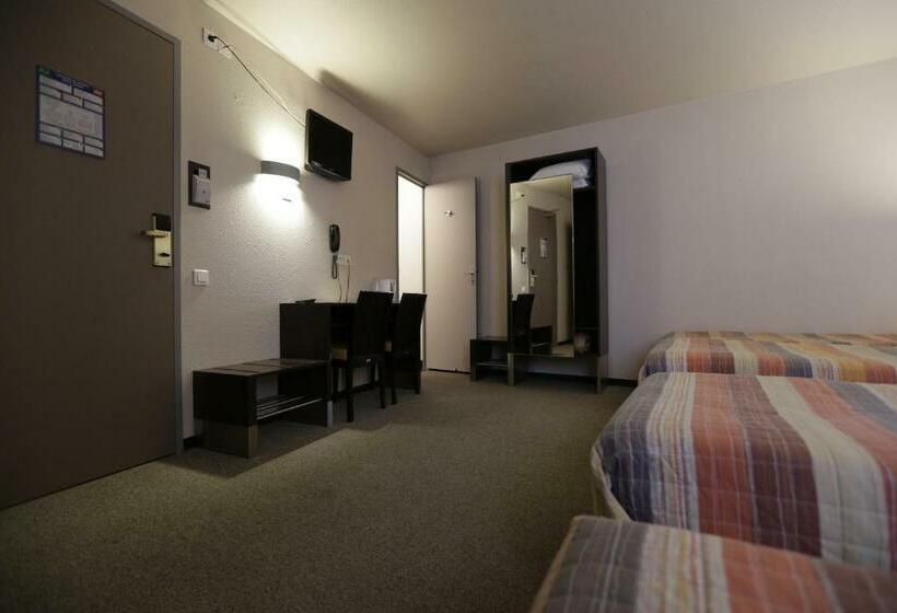 غرفة قياسية ثلاثية, Au Petit Caporal