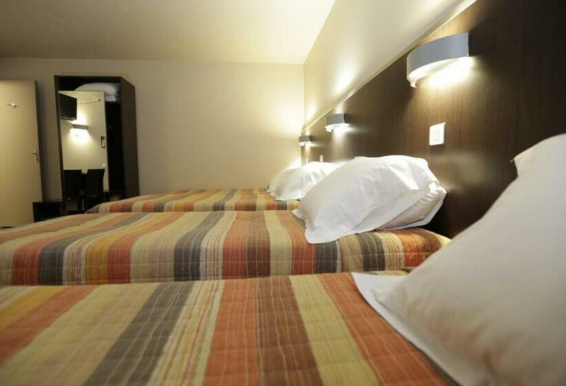 غرفة قياسية ثلاثية, Au Petit Caporal