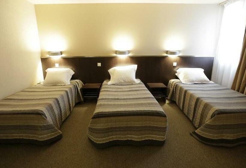 غرفة قياسية ثلاثية, Au Petit Caporal