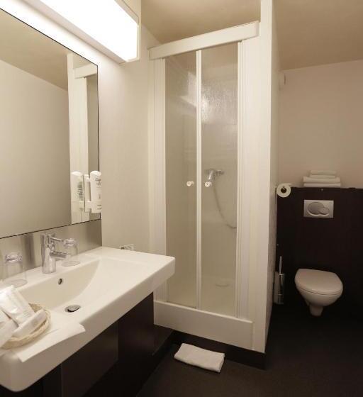 غرفة قياسية, Au Petit Caporal