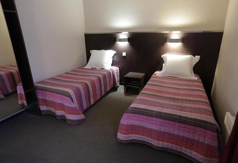 غرفة قياسية, Au Petit Caporal