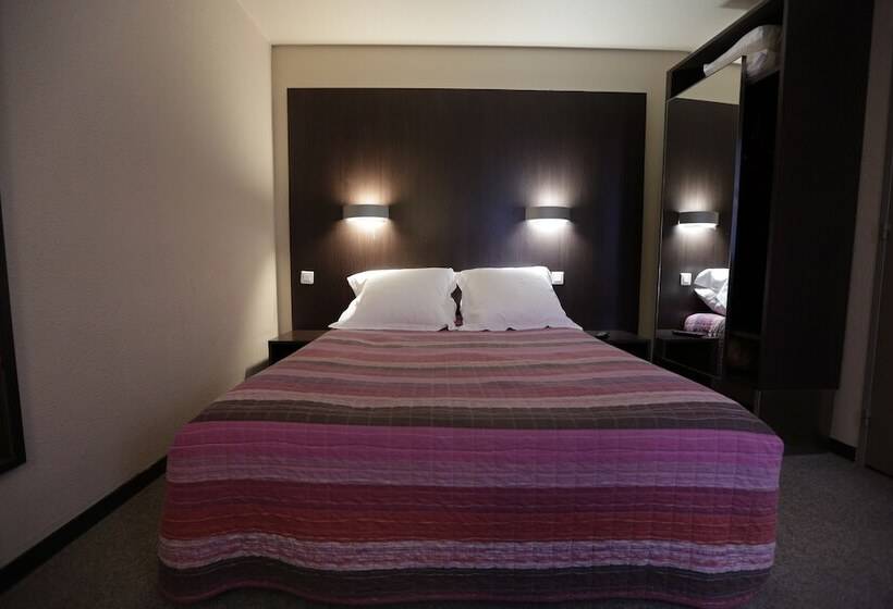 غرفة قياسية, Au Petit Caporal