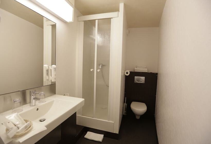 غرفة قياسية, Au Petit Caporal