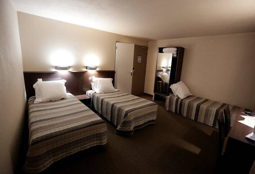 غرفة قياسية ثلاثية, Au Petit Caporal