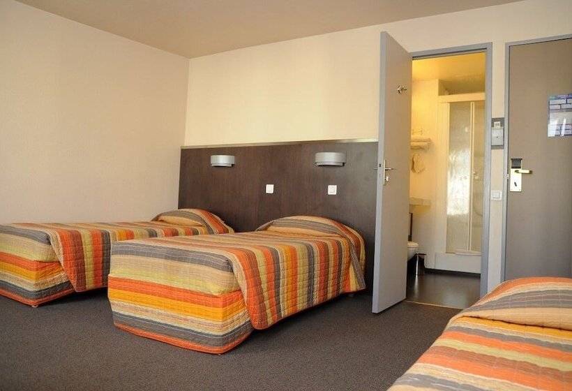 غرفة قياسية ثلاثية, Au Petit Caporal