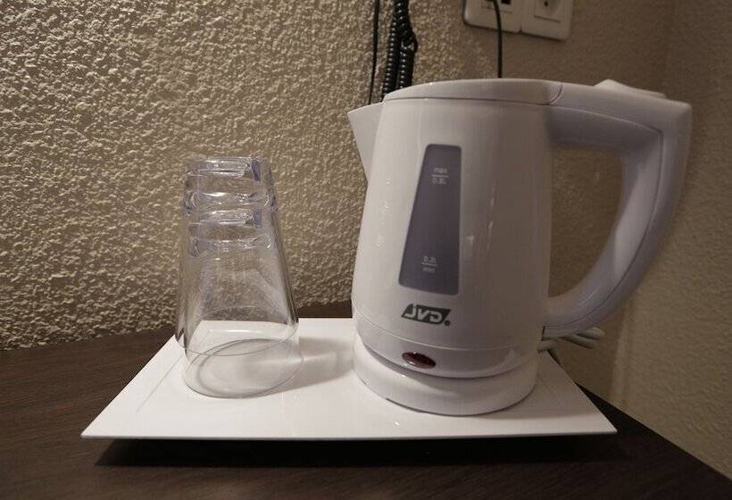 غرفة قياسية رباعية, Au Petit Caporal