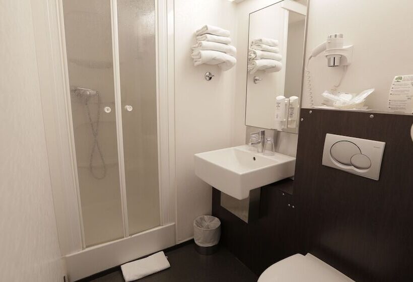 غرفة قياسية رباعية, Au Petit Caporal