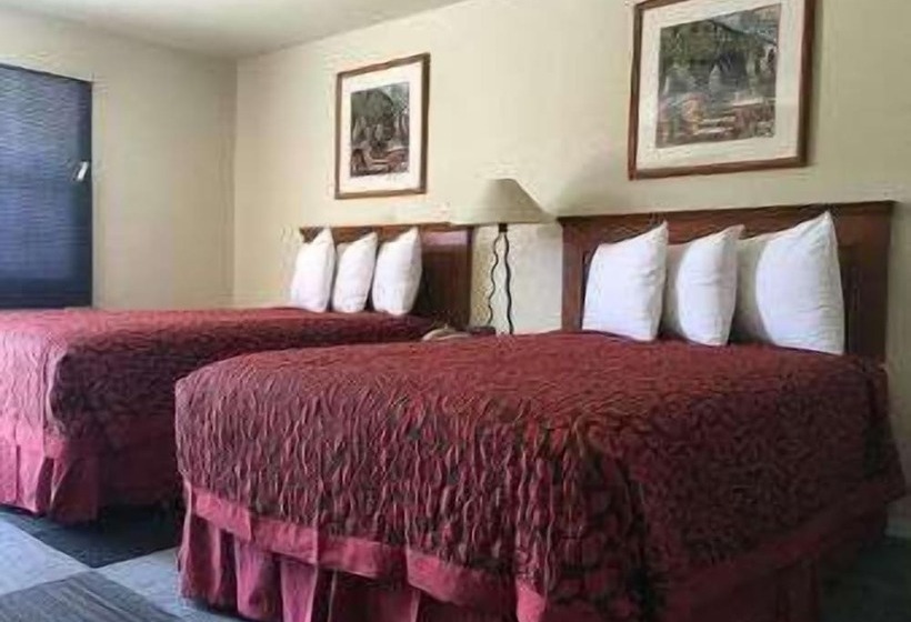 Номер Стандарт 2 Двуспальные Кровати, Travelodge by Wyndham Gallup