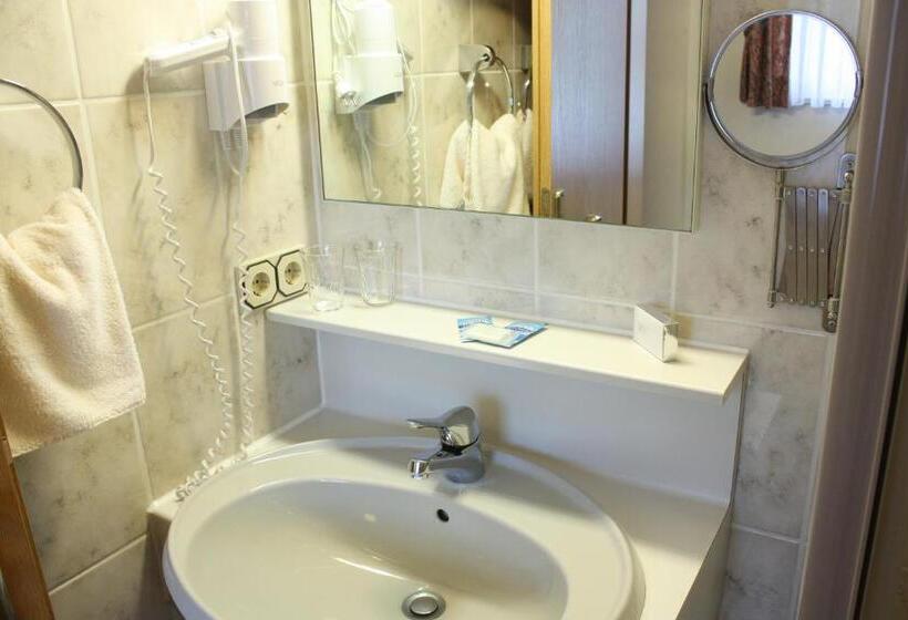 Номер Стандарт Вид на Горы, Königsseer Hof