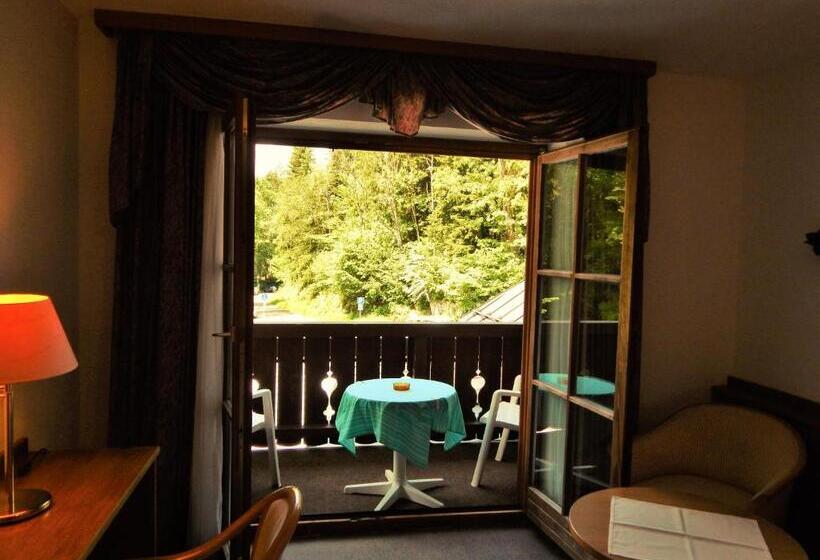 标准三人间, Königsseer Hof