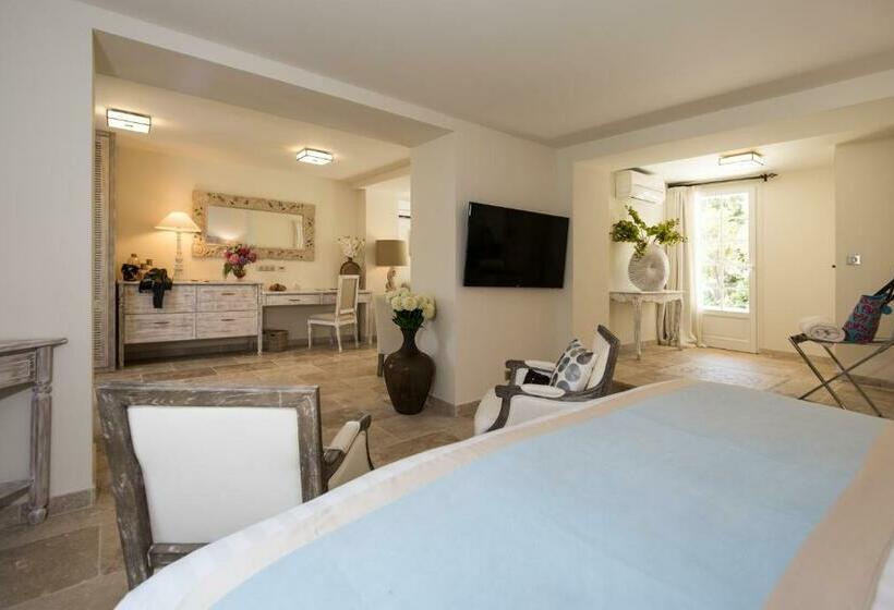 جناح, La Bastide Des Salins