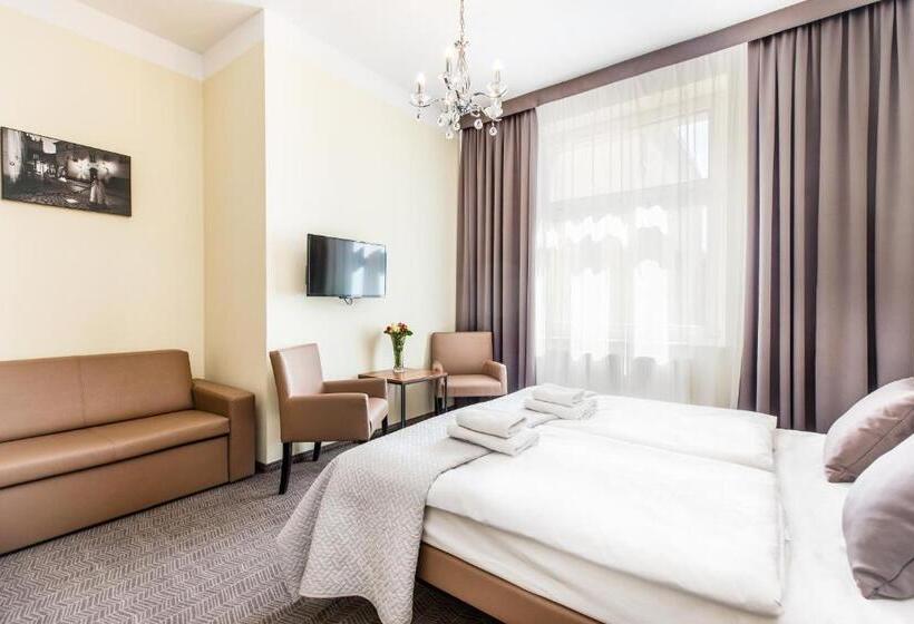 Quarto Quádruplo Estandar, Aparthotel Old Town