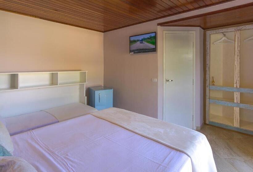 غرفة قياسية ثلاثية مزودة بشرفة, Pousada Villa Valentina