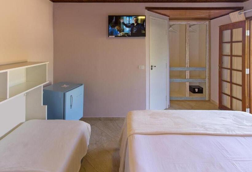 غرفة قياسية ثلاثية مزودة بشرفة, Pousada Villa Valentina