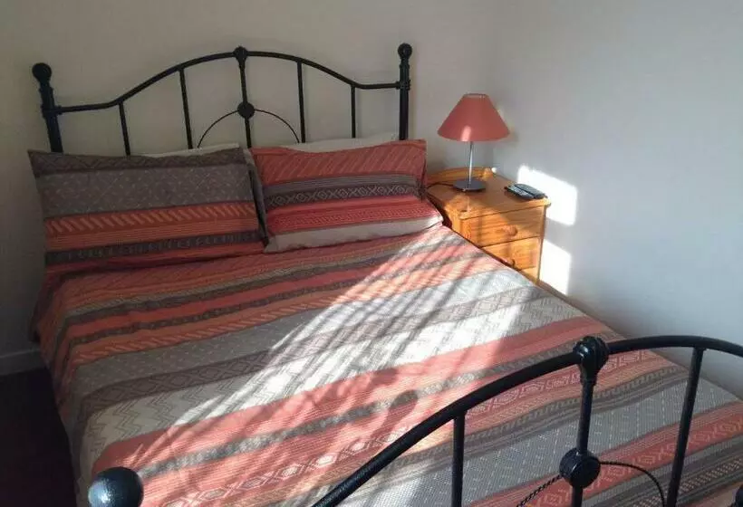 バス共有のスタンダードルーム, The Boat House Guesthouse