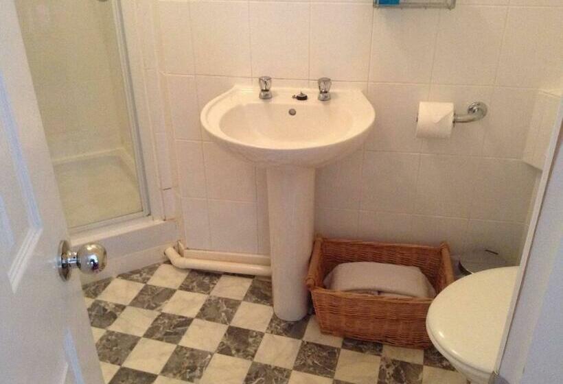 Четырехместный Номер Стандарт, The Boat House Guesthouse