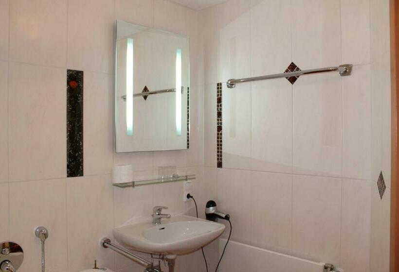 バスタブ付きスタンダードルーム, Landhotel Fuchsbau