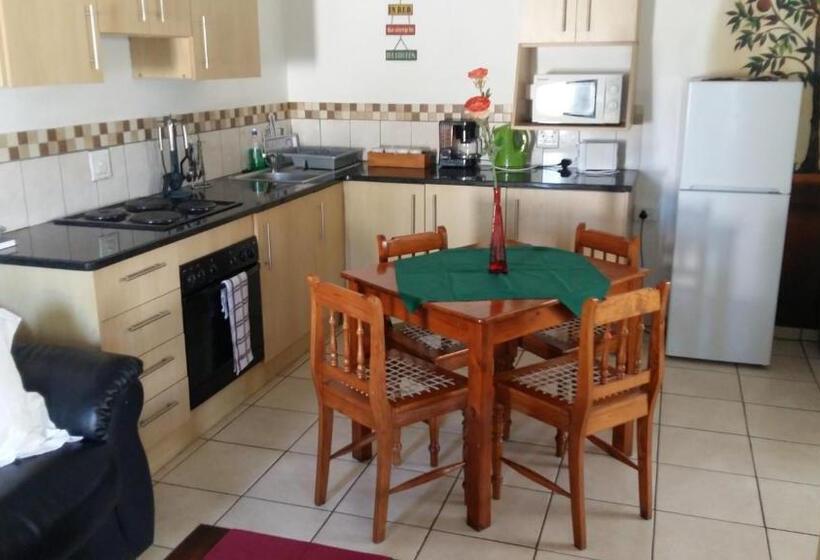 דירת שני חדרים, Alpine Inn