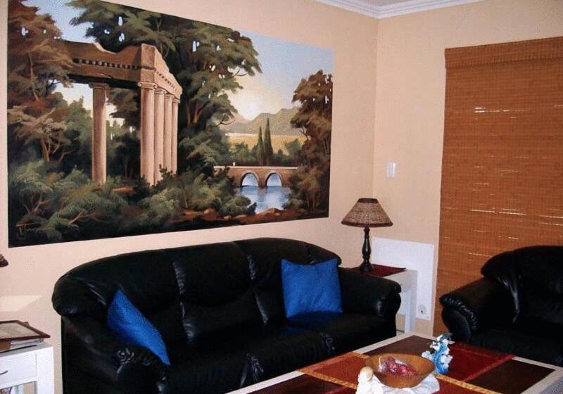 דירת שלושה חדרים, Alpine Inn