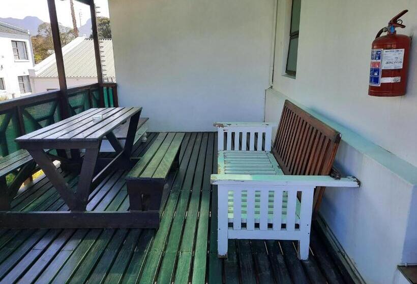 דירת שני חדרים, Alpine Inn