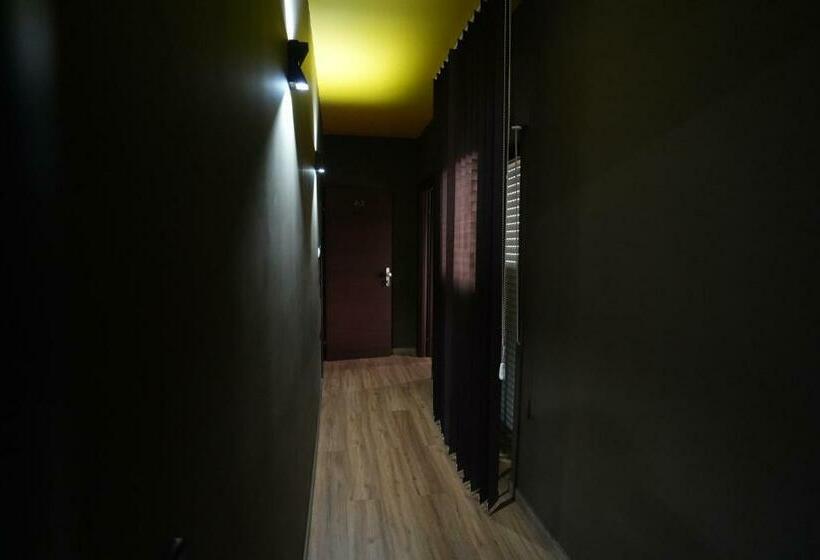 آپارتمان 1 خوابه با تراس, Ammare B&b