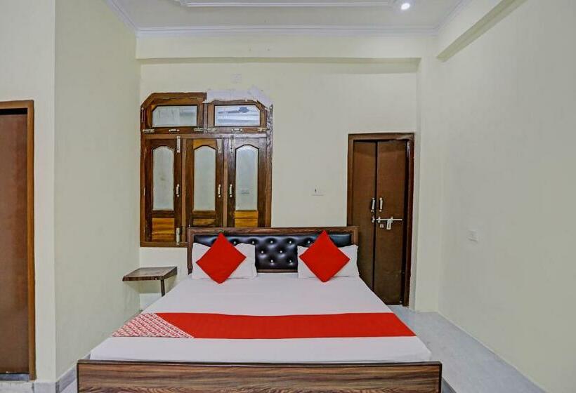 اتاق کلاسیک سه تخته, Oyo Flagship Hotel Sunshine
