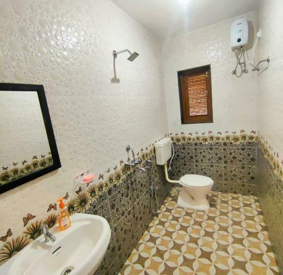 חדר דלוקס, Ekaar