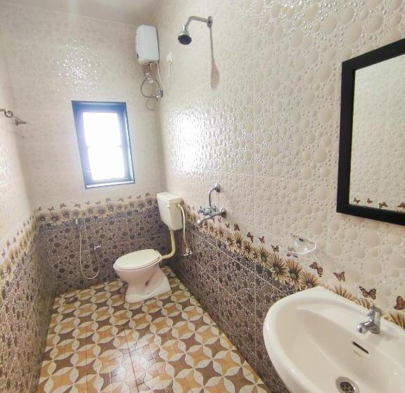 חדר דלוקס, Ekaar