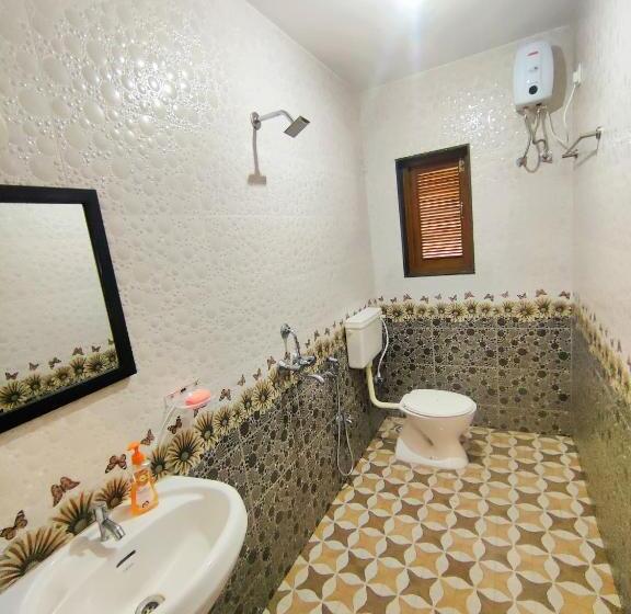 סוויטת ג'וניור עם מרפסת, Ekaar