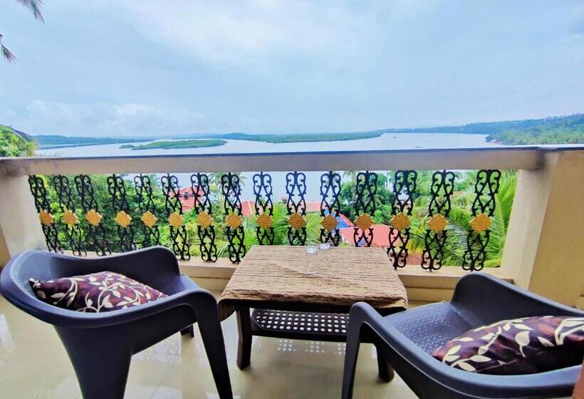 חדר דלוקס עם מרפסת נוף לים, Ekaar