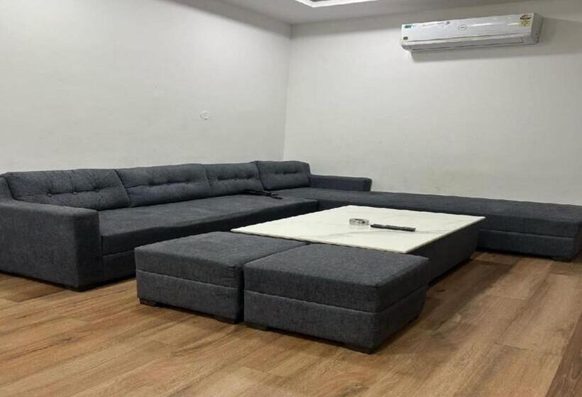 استودیو استاندارد با تخت کینگ, Akshayhotel Near Medanta Hospital