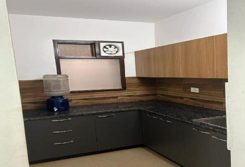 استودیو استاندارد با تخت کینگ, Akshayhotel Near Medanta Hospital