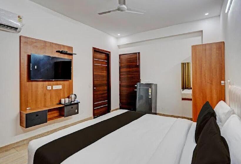 اتاق لوکس خانوادگی, Akshayhotel Near Medanta Hospital