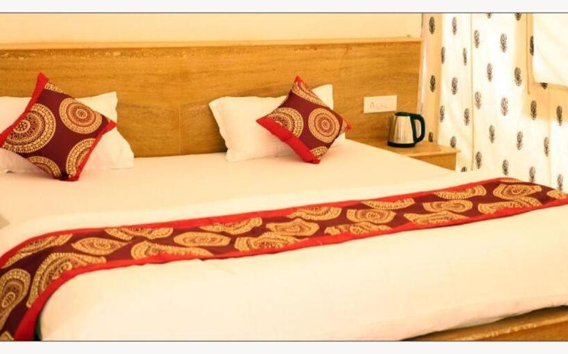 Standard Tent, Romiyo Desert Camp